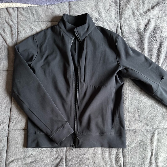 Lulu Men’s light track jacket - Picture 4 of 6